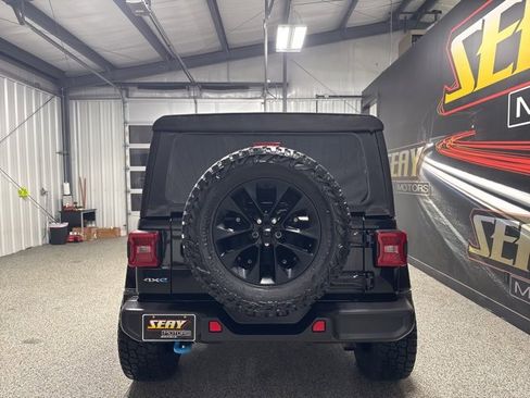 Used 2024 Jeep Wrangler Unlimited Sahara image 15