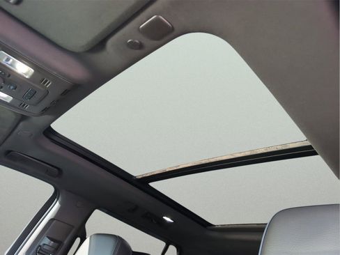 Used 2022 GMC Yukon Denali w/ Denali Ultimate Package image 12