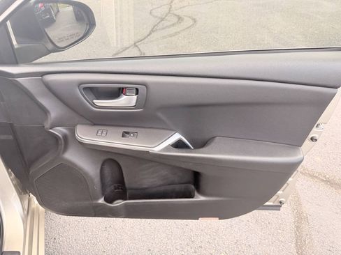 Used 2017 Toyota Camry SE FWD image 22