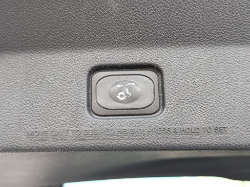 Used 2017 Ford Explorer XLT w/ Equipment Group 202A FWD image 15