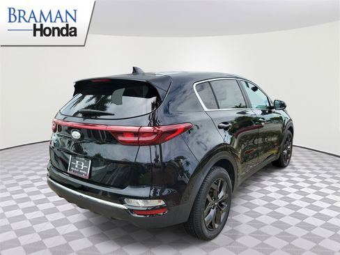 Used 2022 Kia Sportage LX w/ LX FWD Value Edition Package image 3