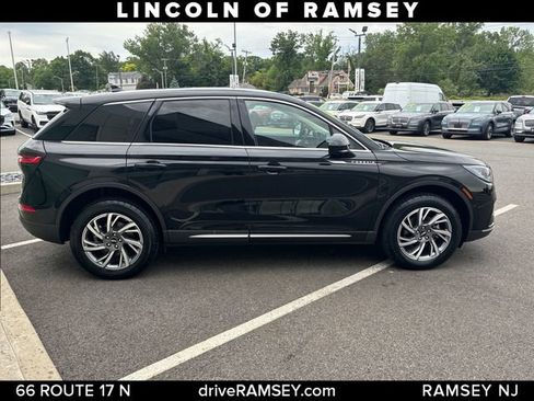Used 2023 Lincoln Corsair AWD image 8