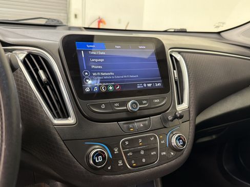 Used 2021 Chevrolet Malibu LT FWD image 20