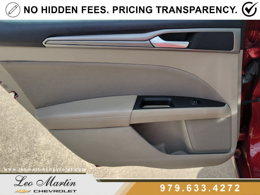 Used 2019 Ford Fusion SE FWD image 12