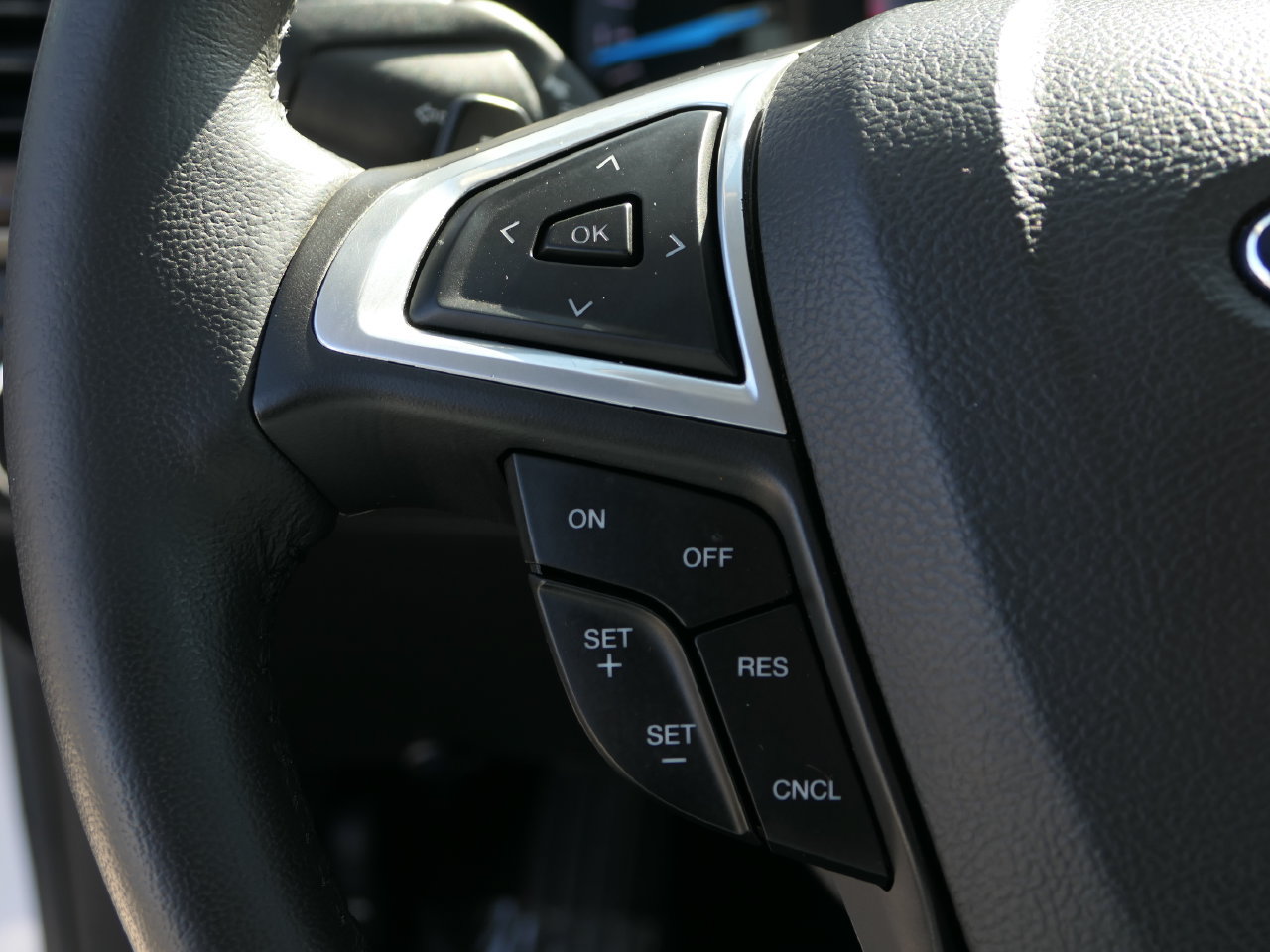 Used 2014 Ford Fusion SE w/ Equipment Group 202A FWD image 17