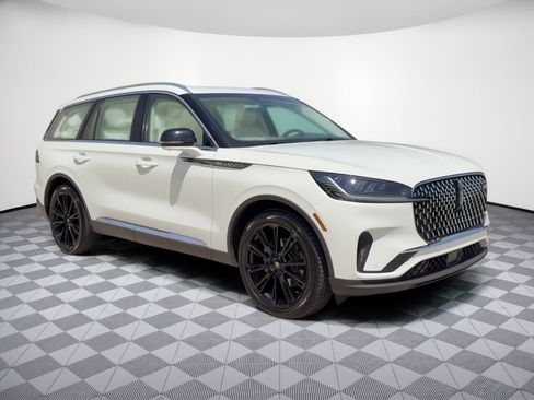 Used 2025 Lincoln Aviator 2WD image 7