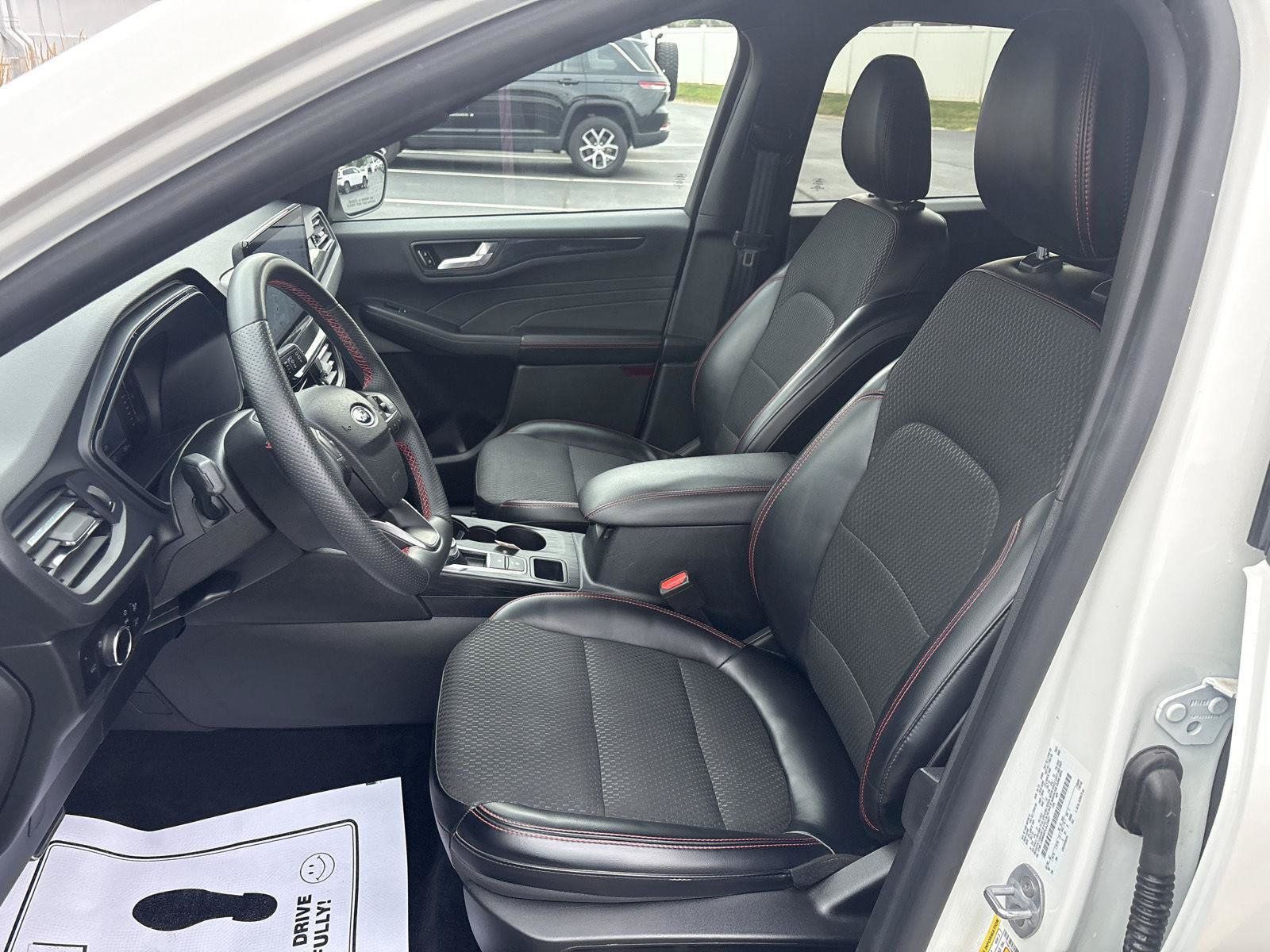 Used 2023 Ford Escape ST-Line w/ Tech Pack #1 AWD/4WD image 9