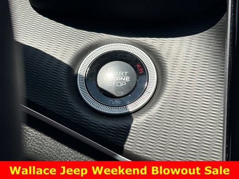 Used 2025 Jeep Grand Cherokee Laredo X RWD image 20
