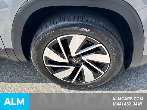 Used 2025 Volkswagen Atlas SE image 15