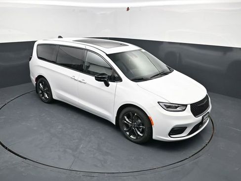 New 2026 Chrysler Pacifica Select FWD image 44