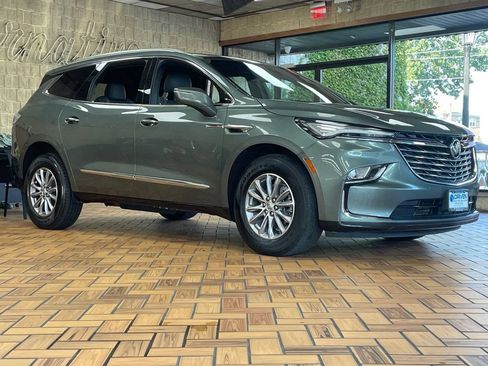 Used 2023 Buick Enclave Essence AWD/4WD image 7
