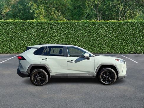 Used 2021 Toyota RAV4 XLE AWD/4WD image 2