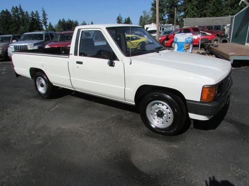 Used 1986 Toyota Pickup 2WD Regular Cab Long Bed image 3