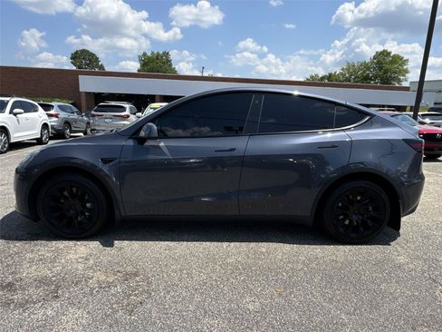 Used 2023 Tesla Model Y Long Range AWD/4WD image 5