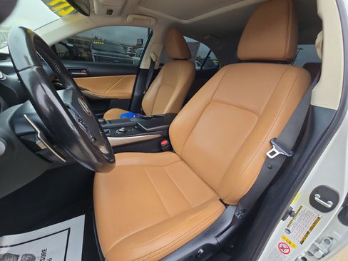 Used 2018 Lexus IS 300 image 12