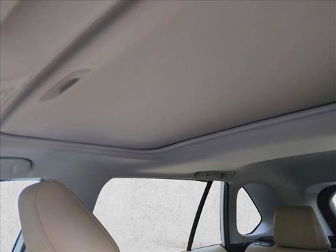 Used 2020 Toyota RAV4 XLE Premium image 15