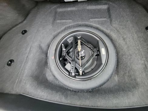 Used 2004 Cadillac De Ville DHS w/ Equipment Group image 40