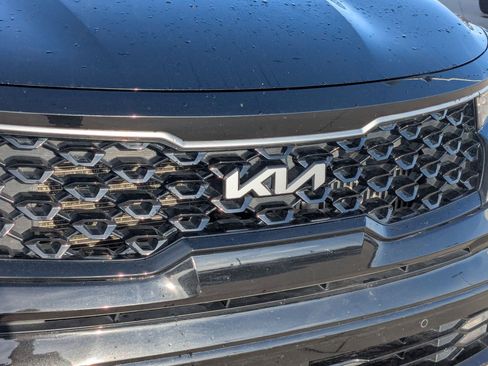 Certified 2024 Kia Sorento EX image 9