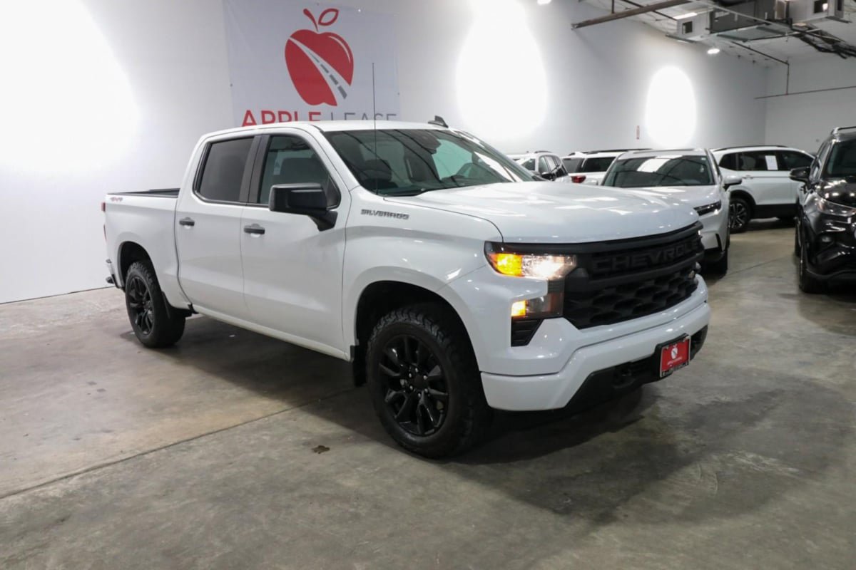 Used 2023 Chevrolet Silverado 1500 Custom AWD/4WD image 3