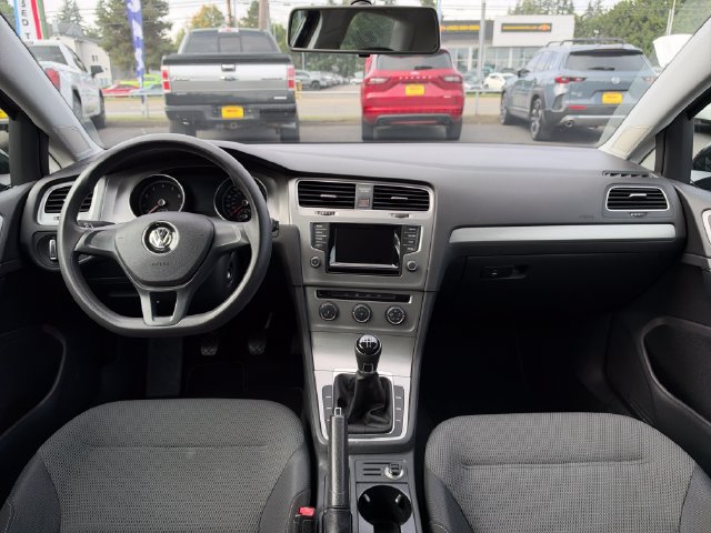 Used 2015 Volkswagen Golf Launch Edition FWD image 11