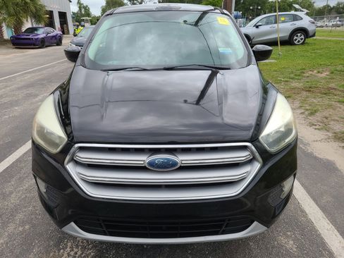 Used 2017 Ford Escape SE image 2