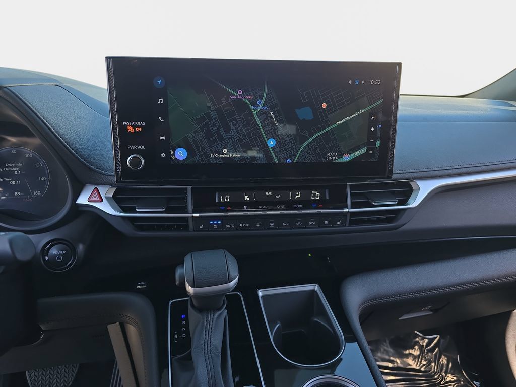 Used 2025 Toyota Sienna Platinum AWD/4WD image 23