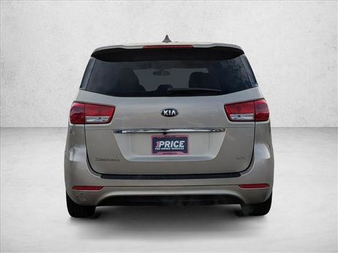 Used 2017 Kia Sedona LX image 7