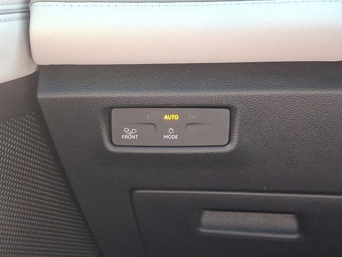 Certified 2025 Volkswagen Tiguan SEL R-Line image 24