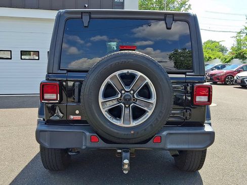 Used 2018 Jeep Wrangler Unlimited Sahara w/ Dual Top Group AWD/4WD image 5
