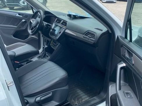Used 2022 Volkswagen Tiguan SE FWD image 16