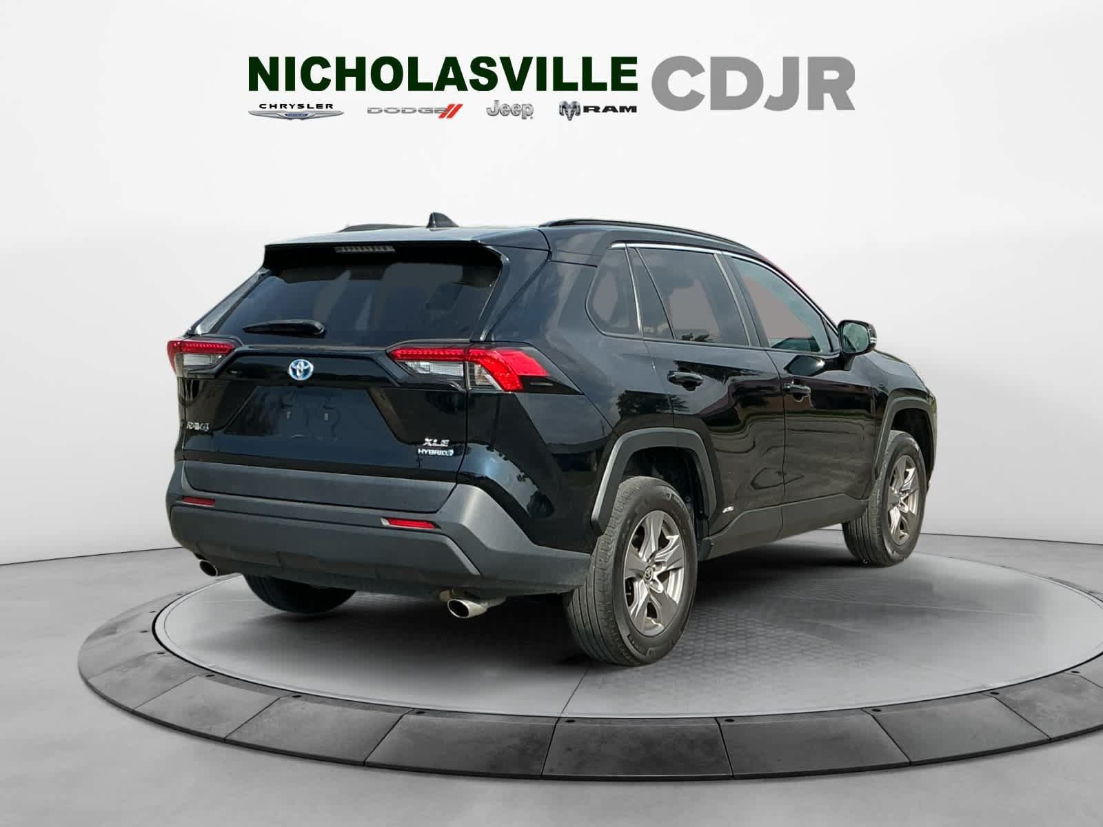 Used 2023 Toyota RAV4 XLE AWD/4WD image 5