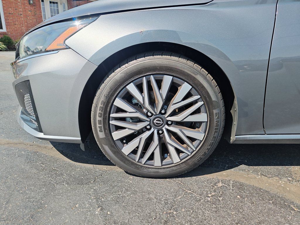 Used 2023 Nissan Altima 2.5 SV FWD image 10