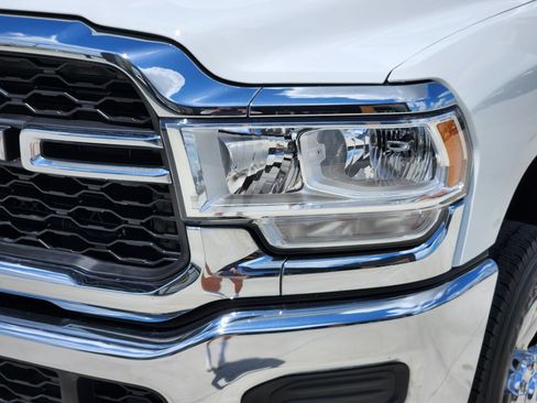 Used 2024 RAM 2500 Tradesman w/ Chrome Appearance Group AWD/4WD image 9