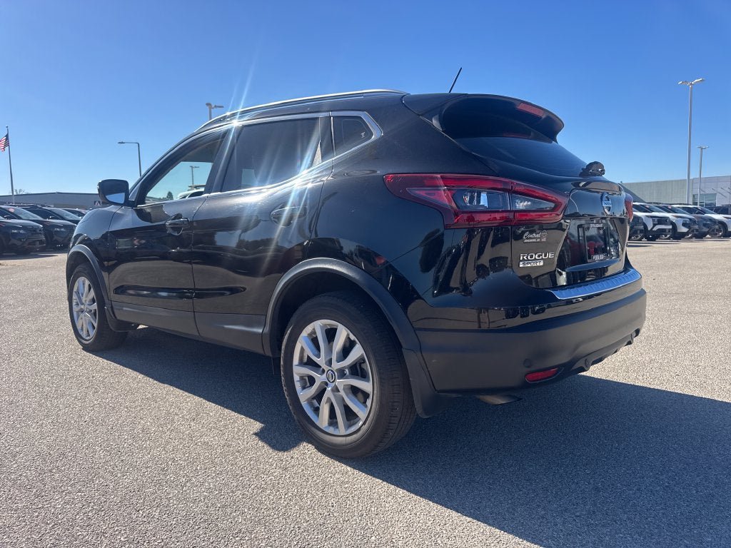 Used 2022 Nissan Rogue Sport SV w/ Technology Package FWD image 4