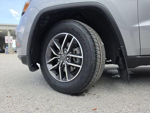 Certified 2020 Jeep Grand Cherokee Limited w/ Luxury Group II AWD/4WD image 37