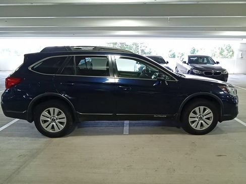 Used 2018 Subaru Outback 2.5i Premium AWD/4WD image 4