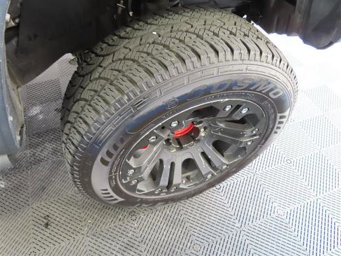 Used 2021 Toyota Tacoma TRD Off-Road image 9