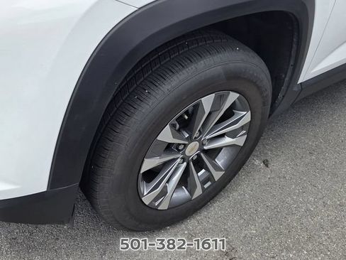Used 2025 Chevrolet Equinox LT AWD/4WD image 2