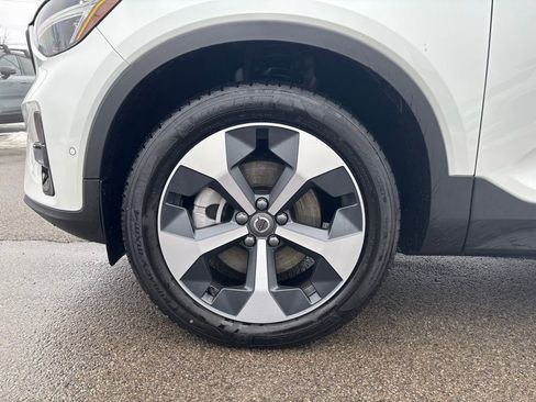 Certified 2026 Volvo XC40 B5 Plus w/ Protection Package Premier image 27
