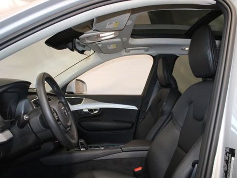 Used 2024 Volvo XC90 B5 Core w/ Climate Package AWD/4WD image 7