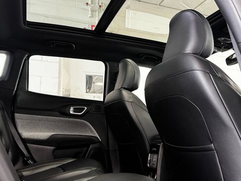 Certified 2023 Jeep Compass Latitude w/ Sun and Sound Group AWD/4WD image 7