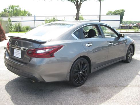 Used 2017 Nissan Altima 2.5 SR w/ Midnight Edition Package FWD image 7