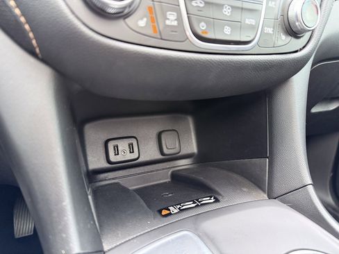 Used 2018 Chevrolet Equinox Premier image 18