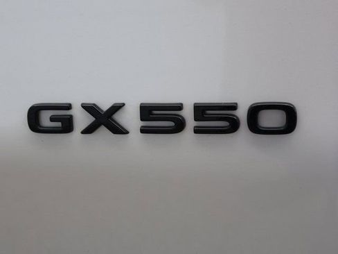 Used 2024 Lexus GX 550 w/ Accessory Package (2T) AWD/4WD image 18