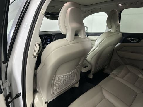 Used 2018 Volvo XC60 T5 Momentum w/ Convenience Package image 24