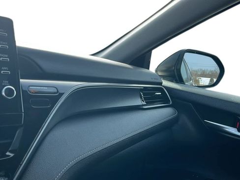 Used 2022 Toyota Camry SE image 18