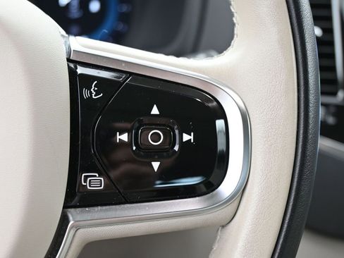 Used 2023 Volvo XC90 B6 Plus image 34