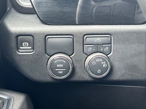 Used 2025 Chevrolet Silverado 1500 LT image 37