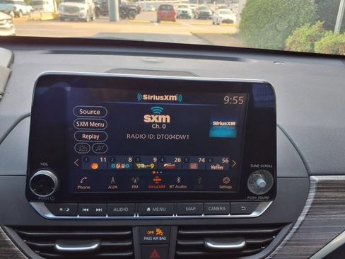 Used 2019 Nissan Altima 2.5 Platinum FWD image 12