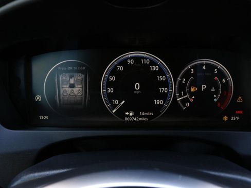 Used 2018 Jaguar F-PACE R-Sport image 31